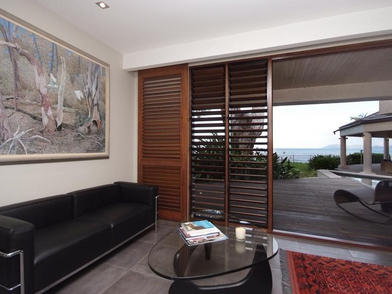 2 Hibiscus Lane, Holloways Beach QLD 4878