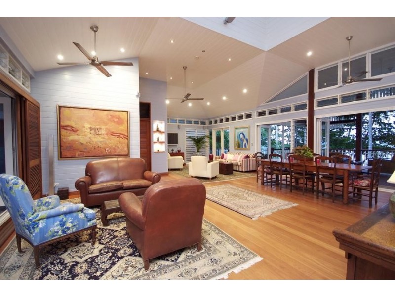 8 Peacock Street, Trinity Beach QLD 4879