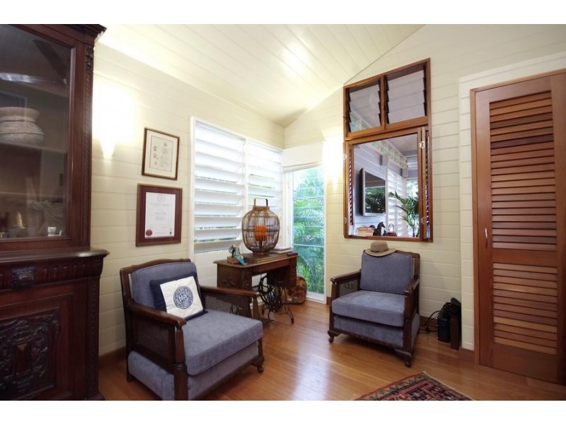 8 Peacock Street, Cairns QLD 4870