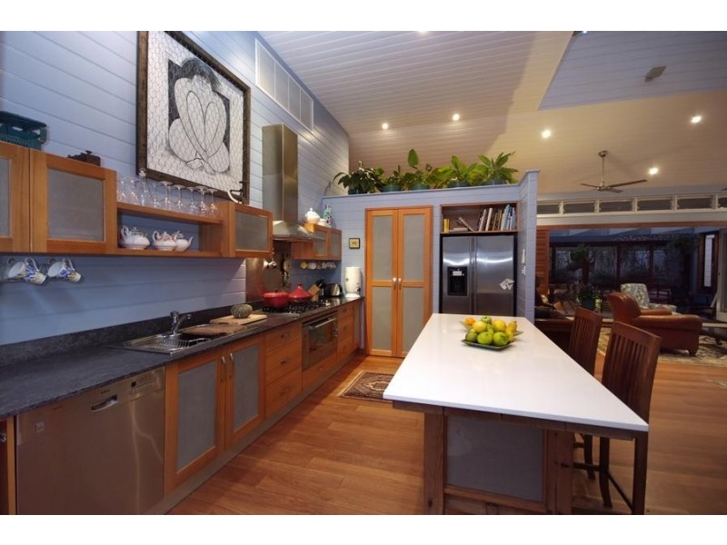 8 Peacock Street, Cairns QLD 4870