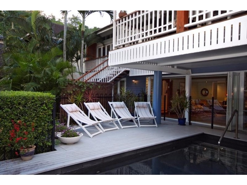 8 Peacock Street, Cairns QLD 4870