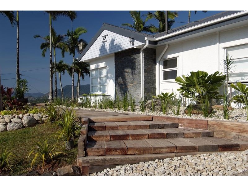 14 Bellevue Crescent, Edge Hill QLD 4870