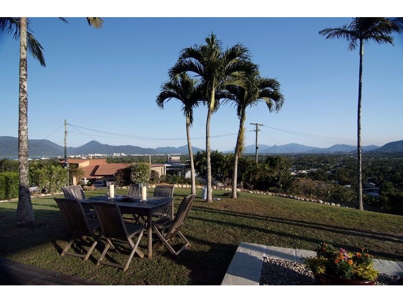 14 Bellevue Crescent, Edge Hill QLD 4870