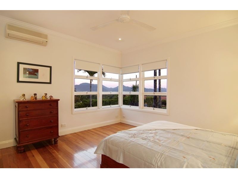 14 Bellevue Crescent, Edge Hill QLD 4870