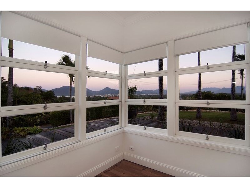 14 Bellevue Crescent, Edge Hill QLD 4870