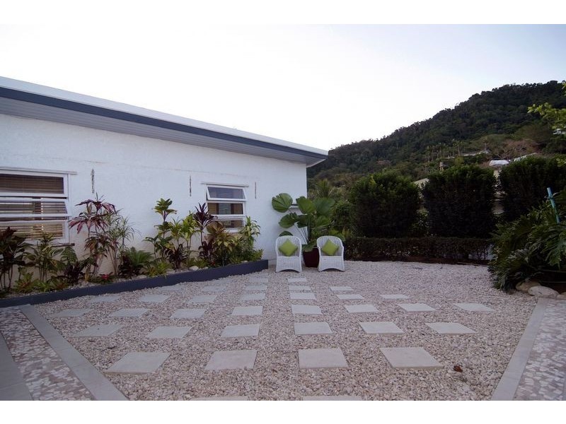 14 Bellevue Crescent, Edge Hill QLD 4870