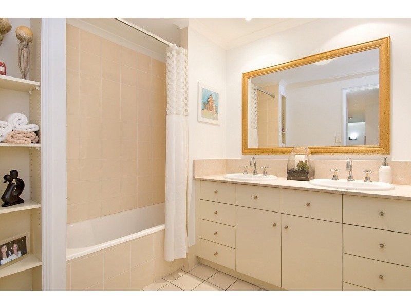 Unit 508/2 Greenslopes Street, Cairns QLD 4870