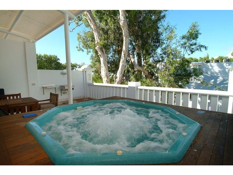 123 Williams Esplanade, Palm Cove QLD 4879