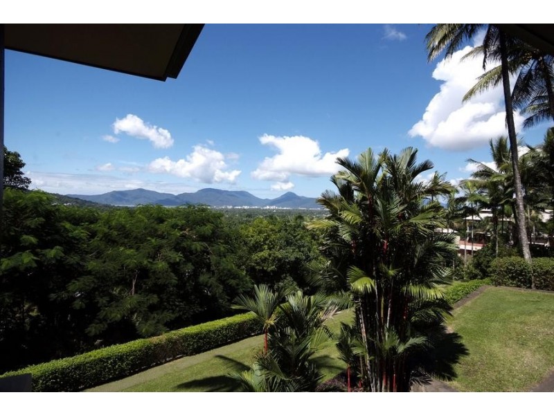 114 Hillview Crescent, Whitfield QLD 4870