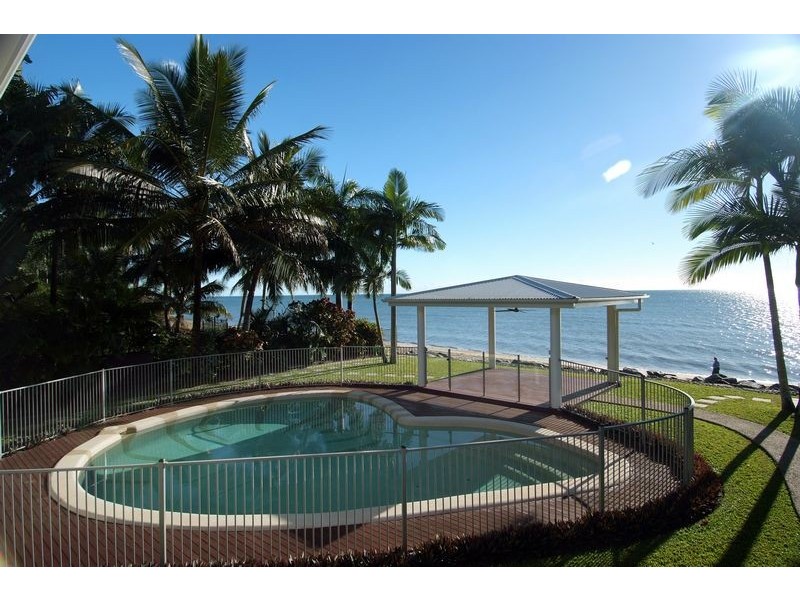 32 Hibiscus Lane, Holloways Beach QLD 4878