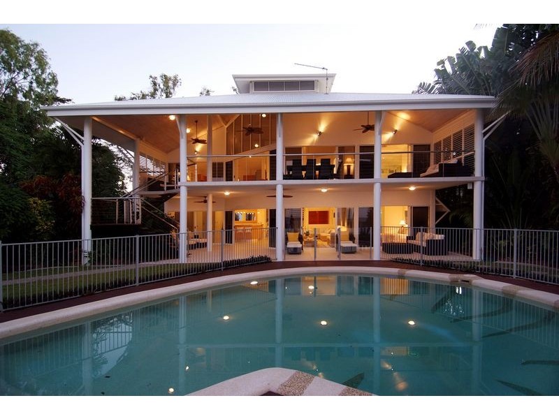 32 Hibiscus Lane, Holloways Beach QLD 4878