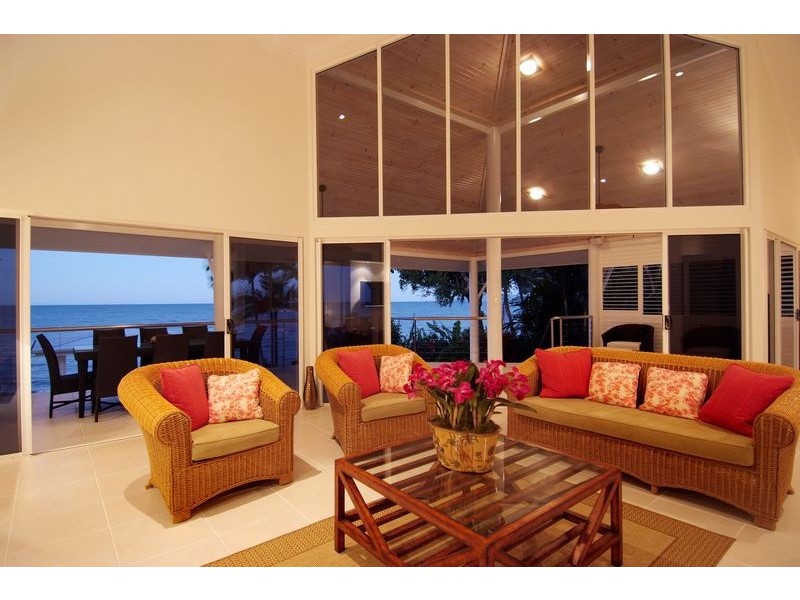 32 Hibiscus Lane, Holloways Beach QLD 4878