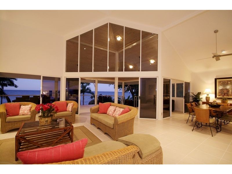 32 Hibiscus Lane, Holloways Beach QLD 4878