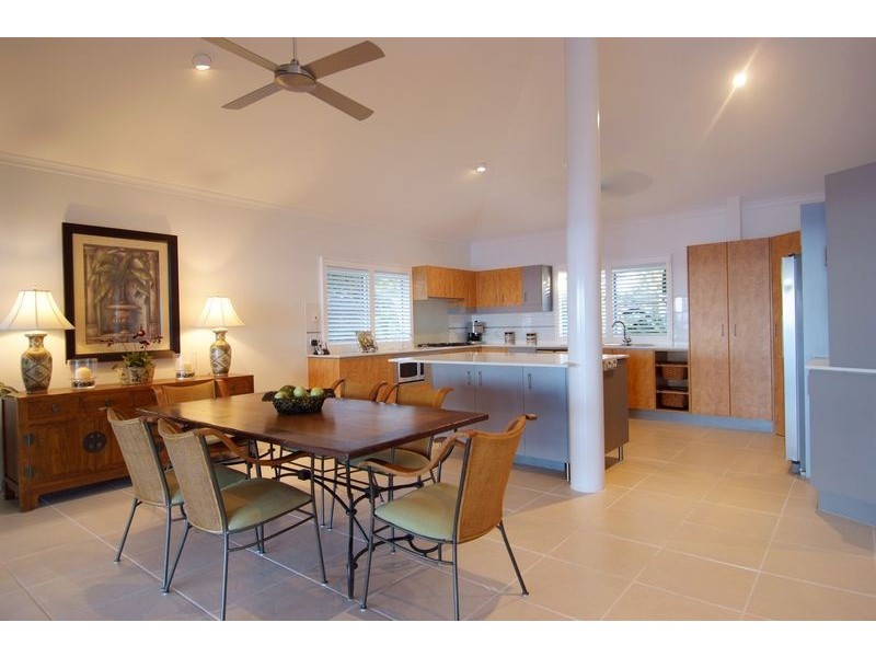 32 Hibiscus Lane, Holloways Beach QLD 4878