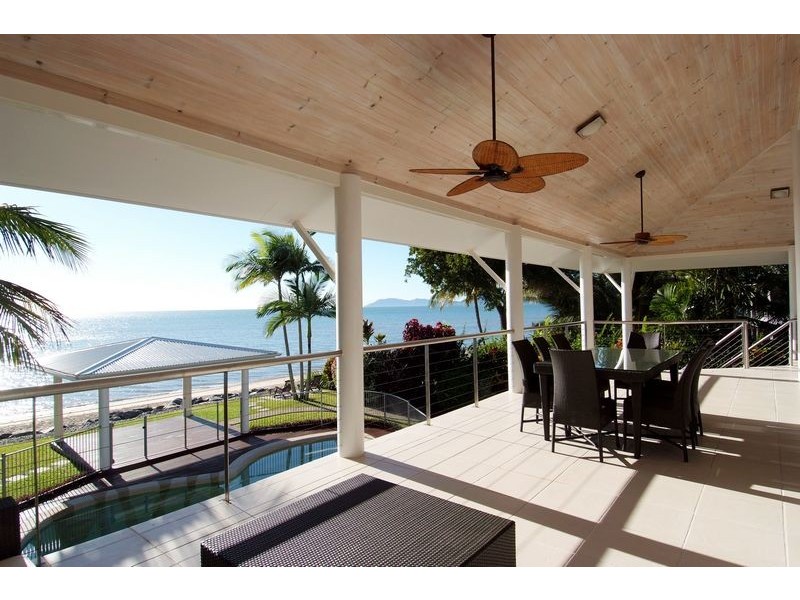 32 Hibiscus Lane, Holloways Beach QLD 4878