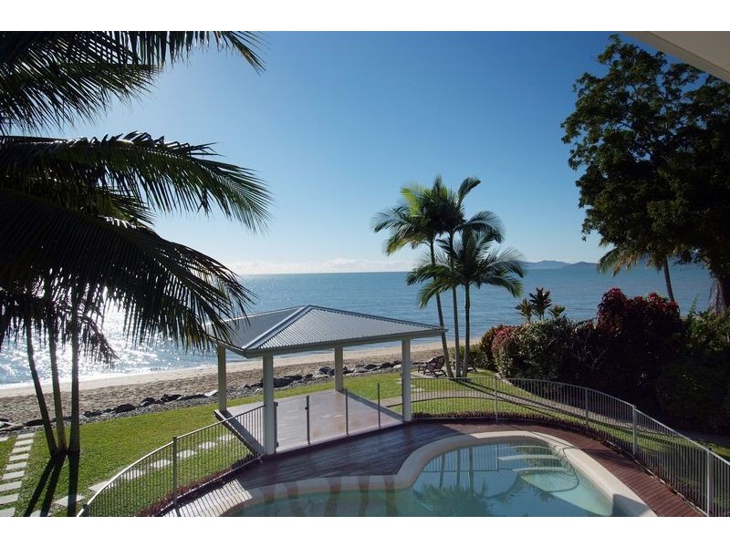 32 Hibiscus Lane, Holloways Beach QLD 4878