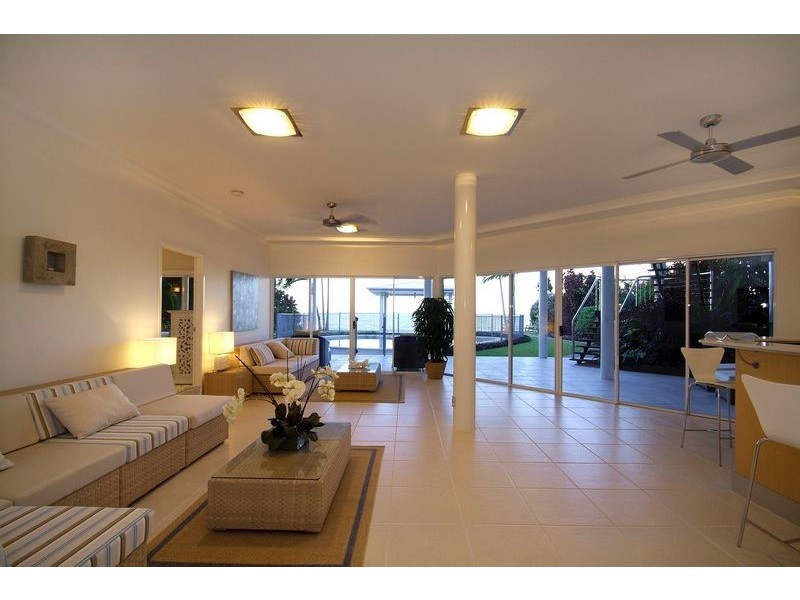 32 Hibiscus Lane, Holloways Beach QLD 4878