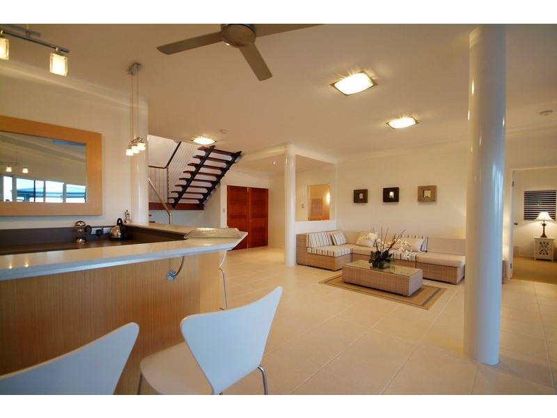32 Hibiscus Lane, Holloways Beach QLD 4878
