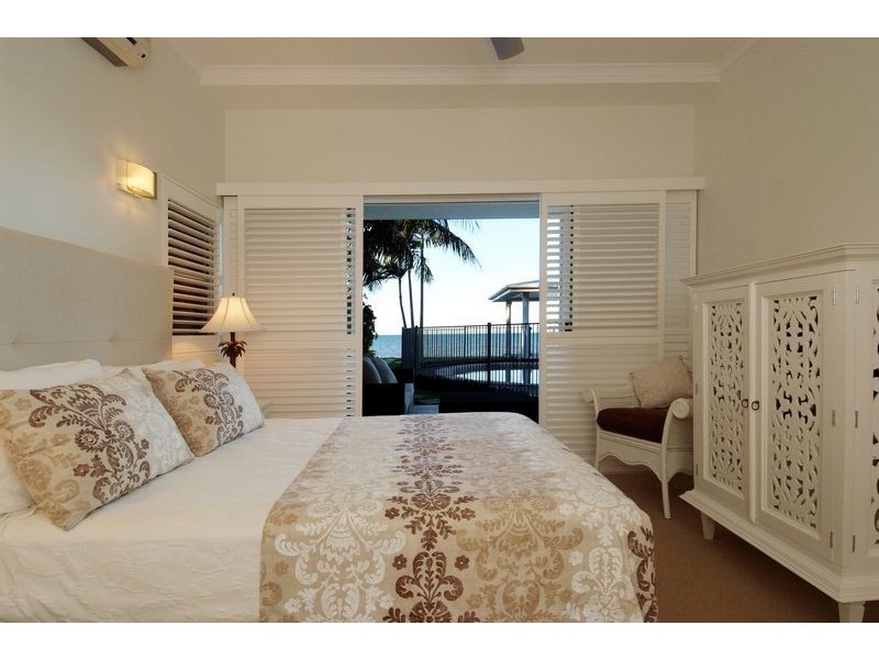 32 Hibiscus Lane, Holloways Beach QLD 4878