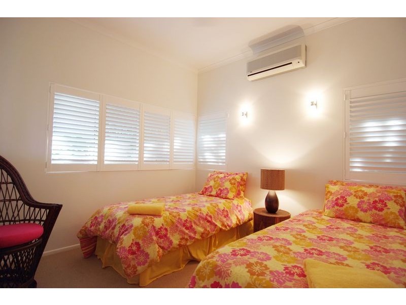 32 Hibiscus Lane, Holloways Beach QLD 4878