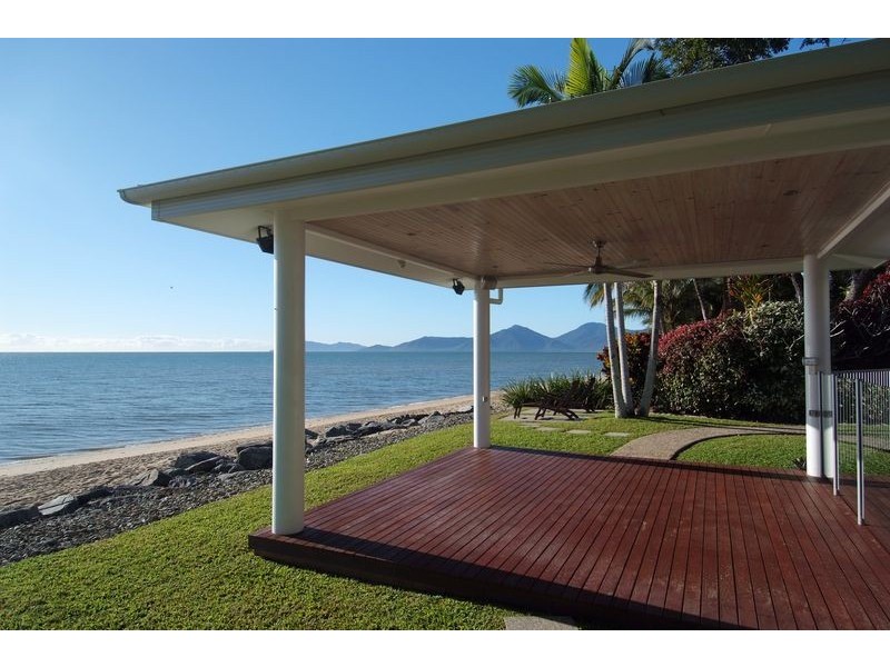 32 Hibiscus Lane, Holloways Beach QLD 4878