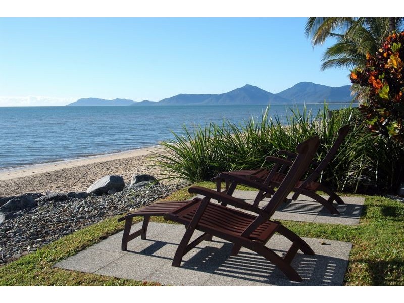 32 Hibiscus Lane, Holloways Beach QLD 4878