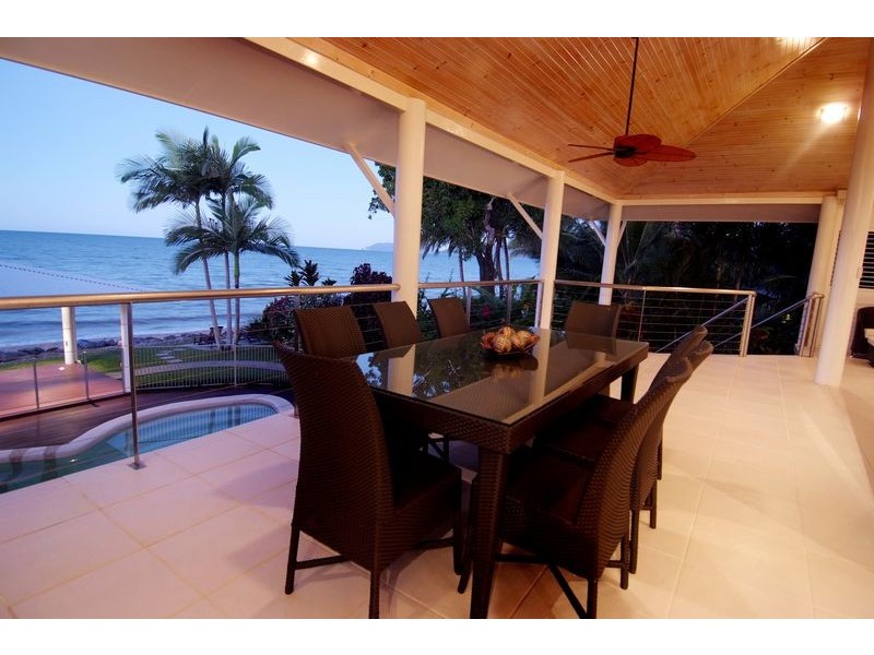 32 Hibiscus Lane, Holloways Beach QLD 4878