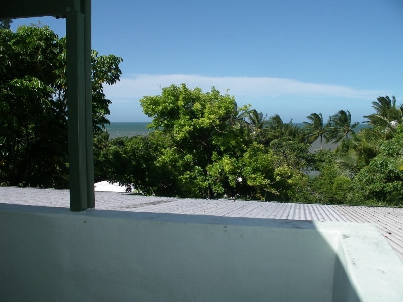 Unit 1 – 4 /45 Vasey Esplanade, Trinity Beach QLD 4879