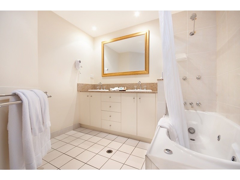 Unit 1735/2 Greenslopes Street, Cairns QLD 4870