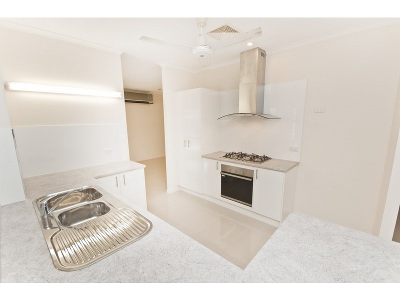 32 Villa Street, Bayview Heights QLD 4868