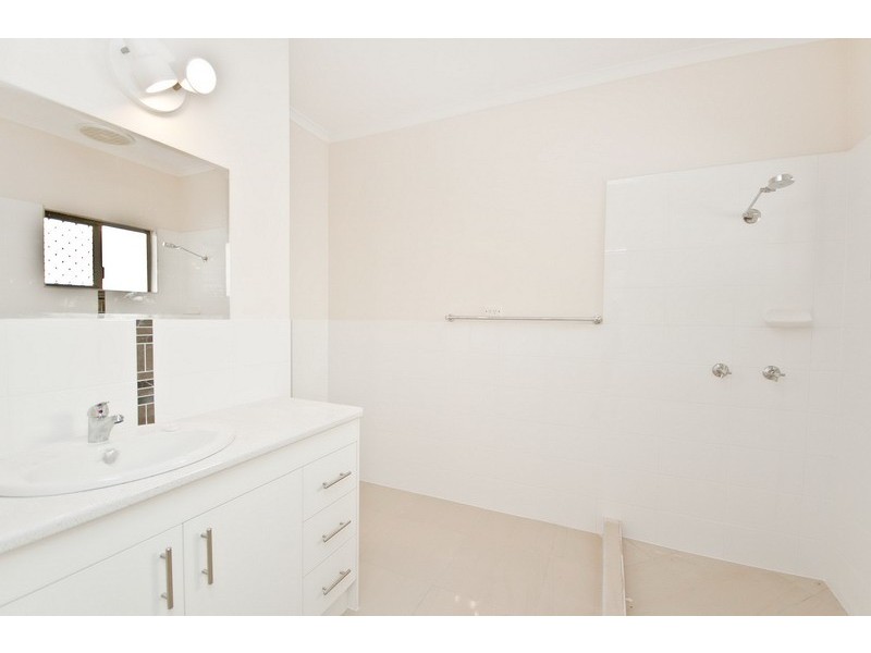 32 Villa Street, Bayview Heights QLD 4868