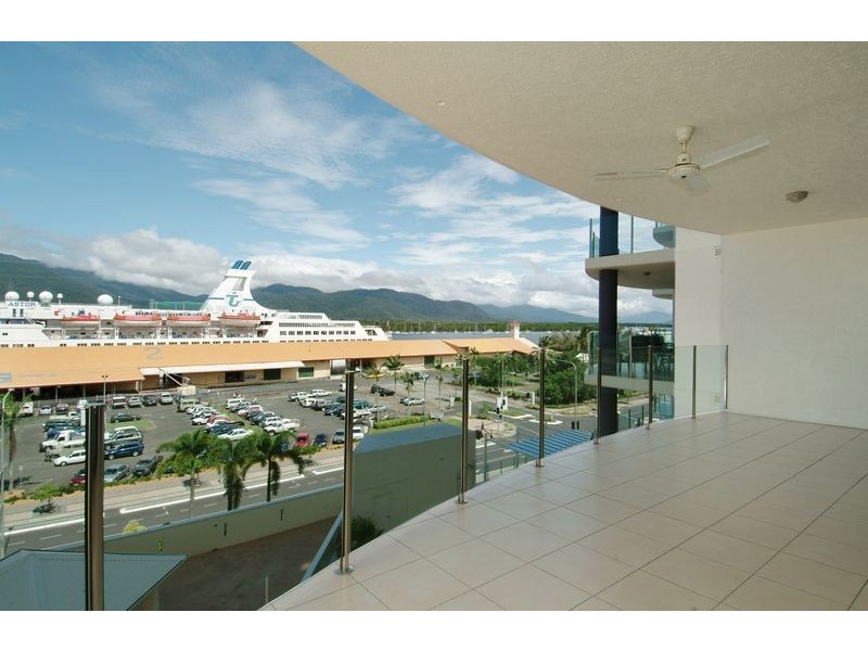 APT  702 / 25 Wharf Street, Cairns QLD 4870