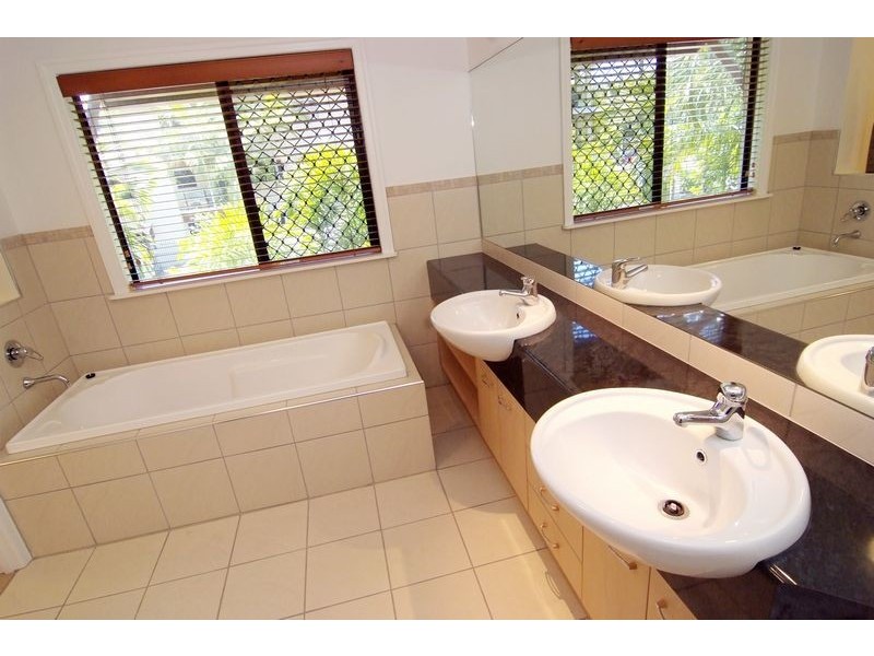 Unit 4/73 Sims Esplanade, Yorkeys Knob QLD 4878