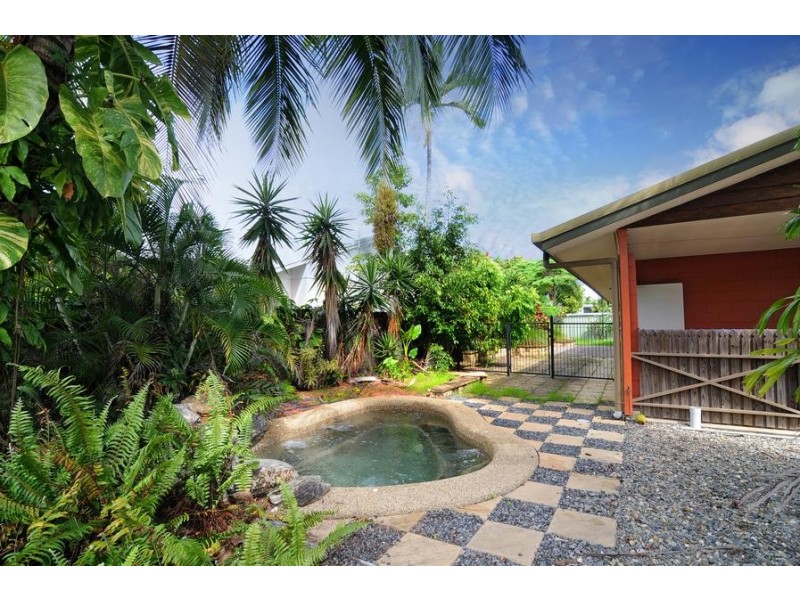 17 Conch Street, Trinity Beach QLD 4879