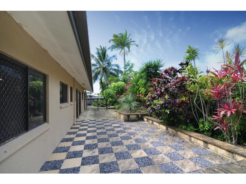 17 Conch Street, Trinity Beach QLD 4879