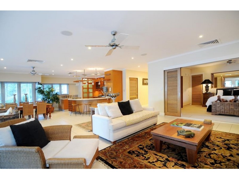 21 Vasey Esplanade, Cairns QLD 4870