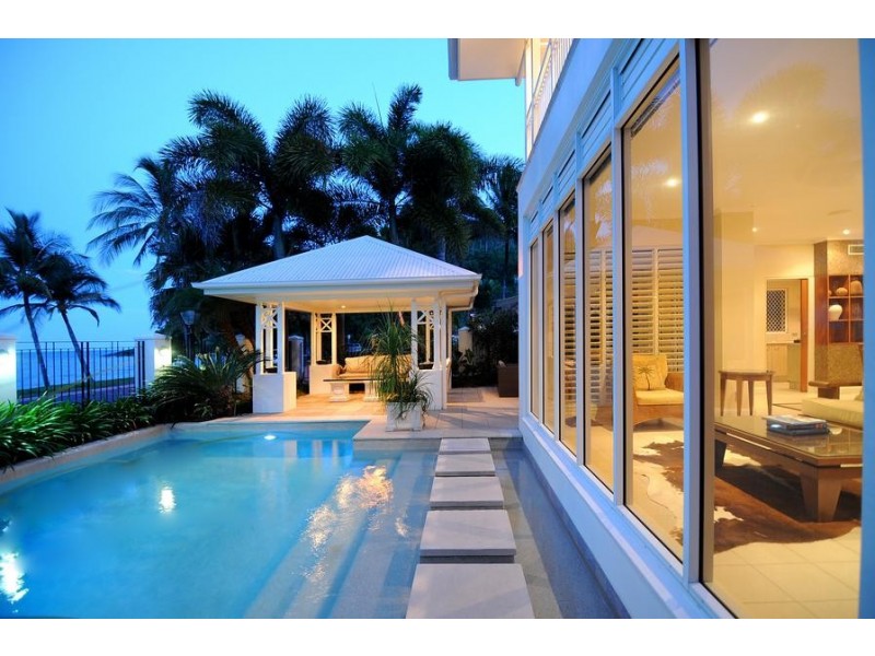 21 Vasey Esplanade, Trinity Beach QLD 4879