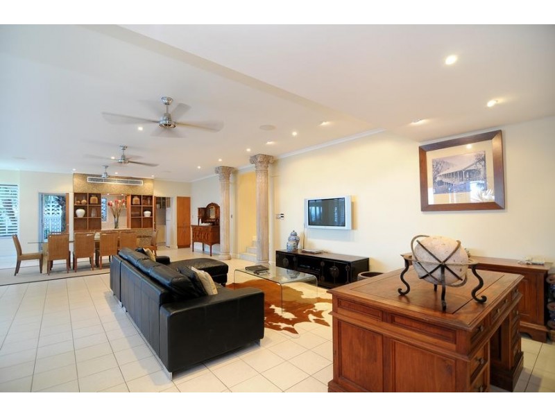 21 Vasey Esplanade, Trinity Beach QLD 4879