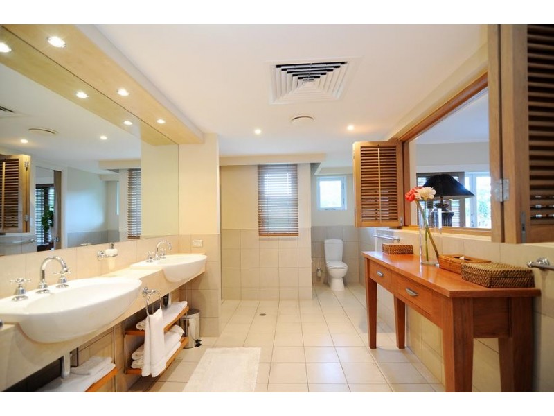 21 Vasey Esplanade, Trinity Beach QLD 4879