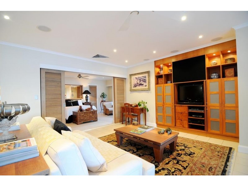 21 Vasey Esplanade, Trinity Beach QLD 4879