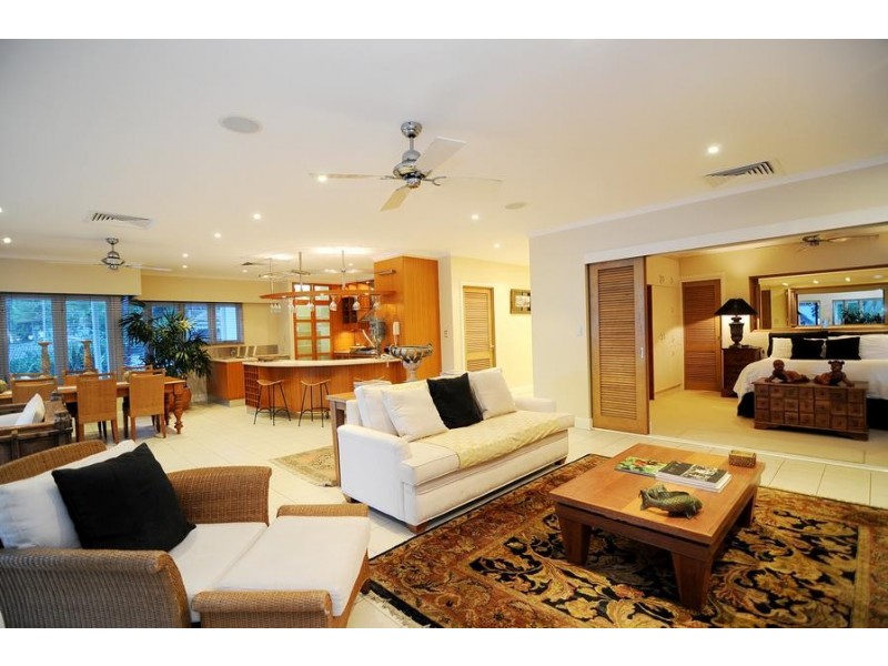 21 Vasey Esplanade, Trinity Beach QLD 4879