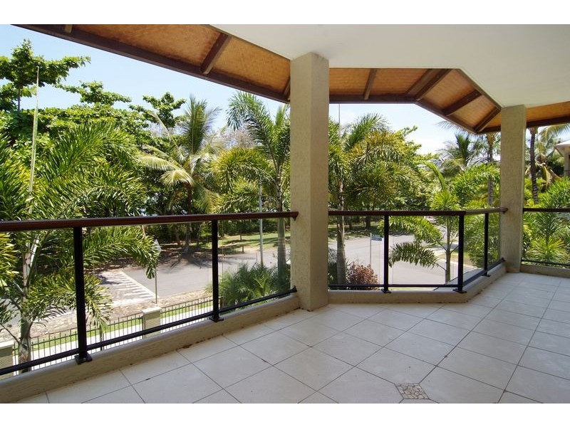 Unit 4/73 Sims Esplanade, Yorkeys Knob QLD 4878