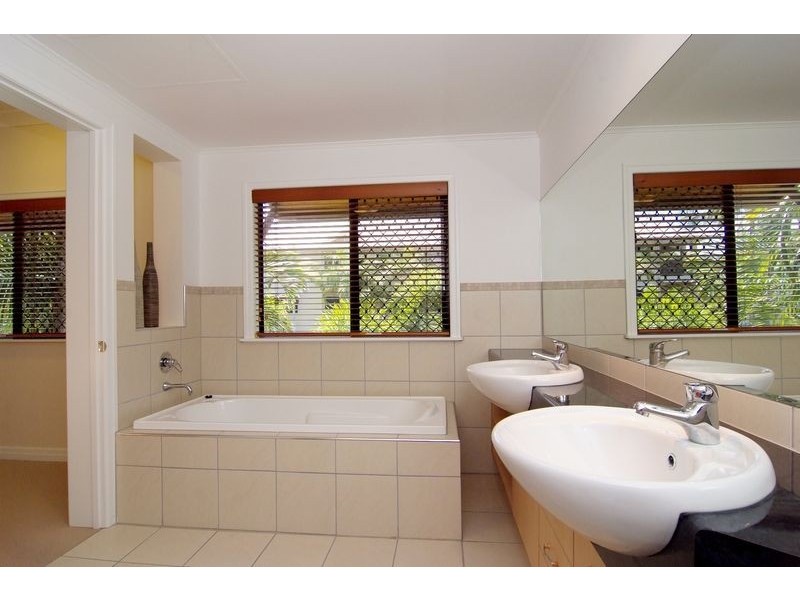 Unit 4/73 Sims Esplanade, Yorkeys Knob QLD 4878