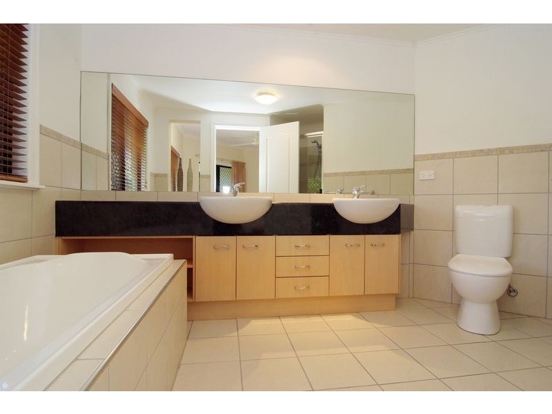 Unit 4/73 Sims Esplanade, Yorkeys Knob QLD 4878