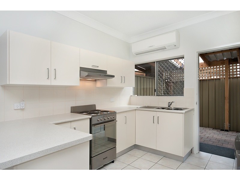 Unit 4/21 Creedy Street, Westcourt QLD 4870
