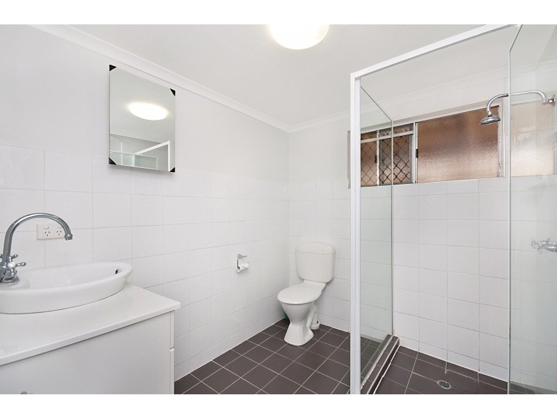 Unit 4/21 Creedy Street, Westcourt QLD 4870