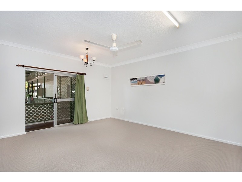 Unit 4/21 Creedy Street, Westcourt QLD 4870