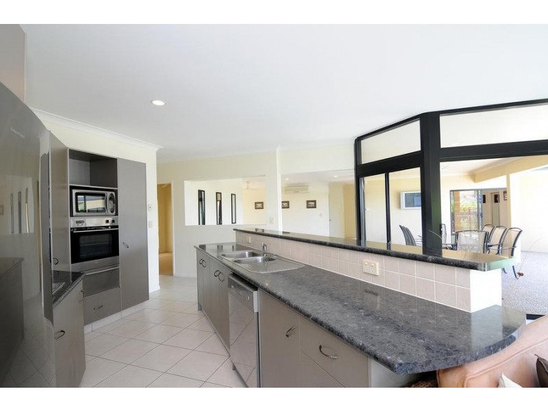 38 West Parkridge Drive, Brinsmead QLD 4870