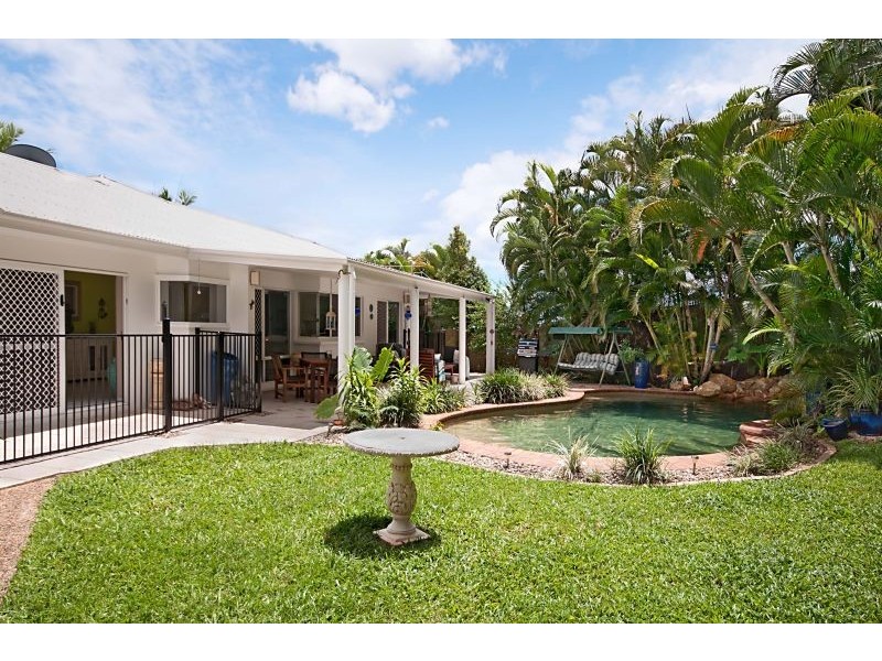 7 Woodmont Place, Mooroobool QLD 4870