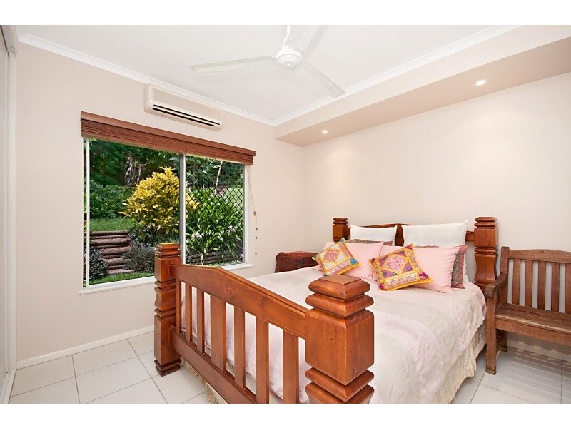 7 Woodmont Place, Mooroobool QLD 4870